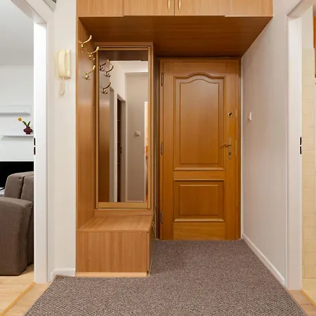 Spacious Close To Pge Stadium In By Renters Warszawa